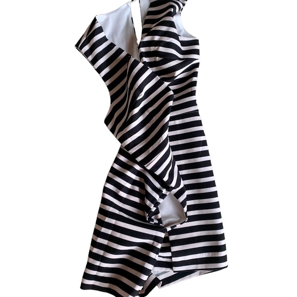 EUC Lucy Paris black and white striped deep v romper w/ pockets & pleats. Sz S. - Picture 10 of 11